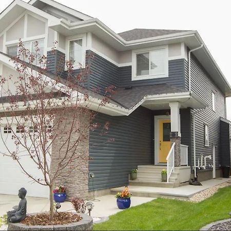 Modern Executive Suite I Complimentary Netflix & Parking! Edmonton Exteriér fotografie