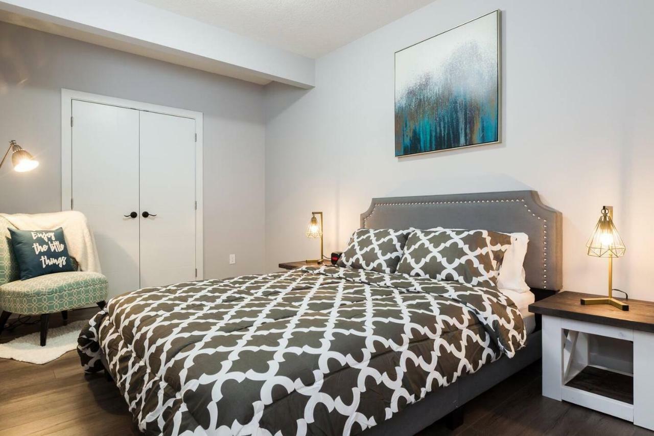 Modern Executive Suite I Complimentary Netflix & Parking! Edmonton Exteriér fotografie