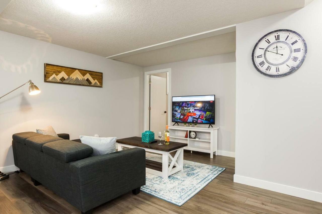 Modern Executive Suite I Complimentary Netflix & Parking! Edmonton Exteriér fotografie