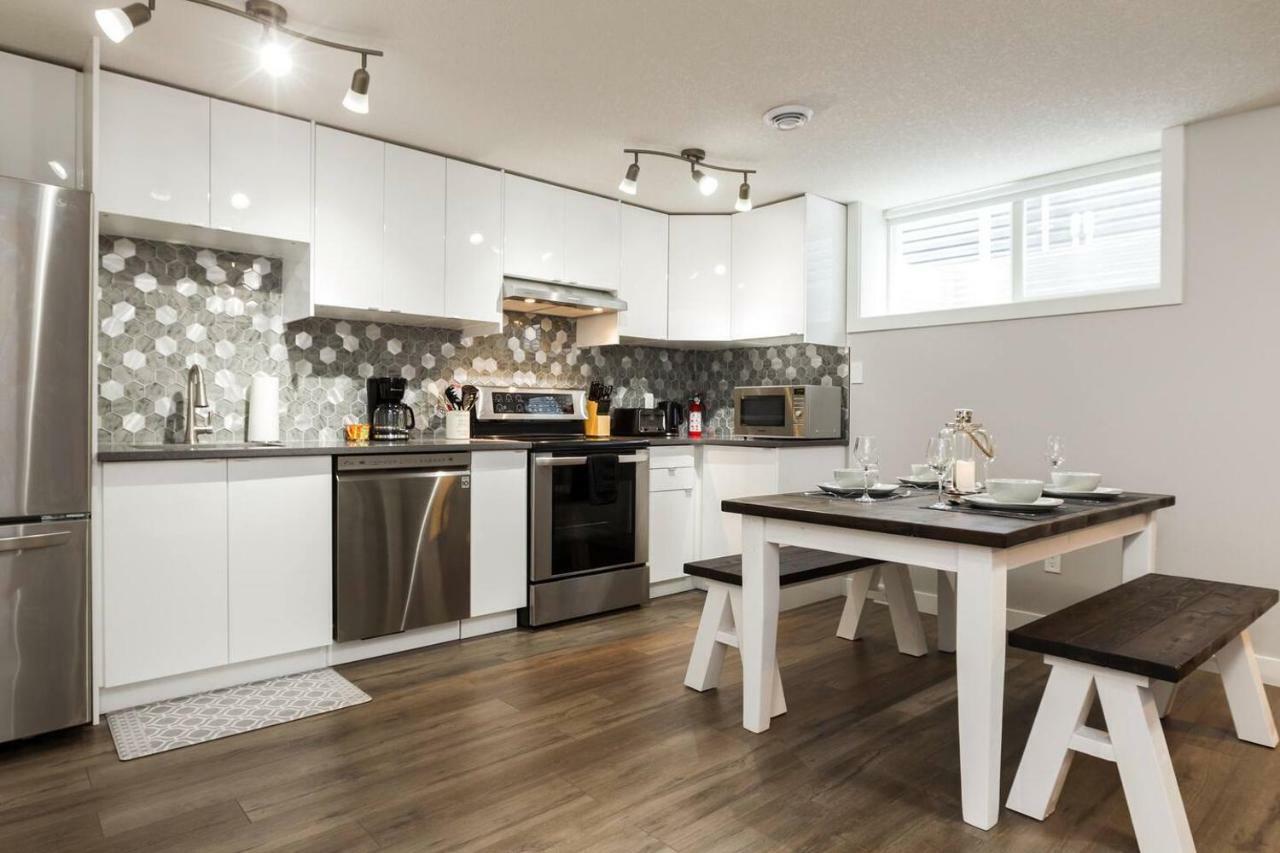 Modern Executive Suite I Complimentary Netflix & Parking! Edmonton Exteriér fotografie