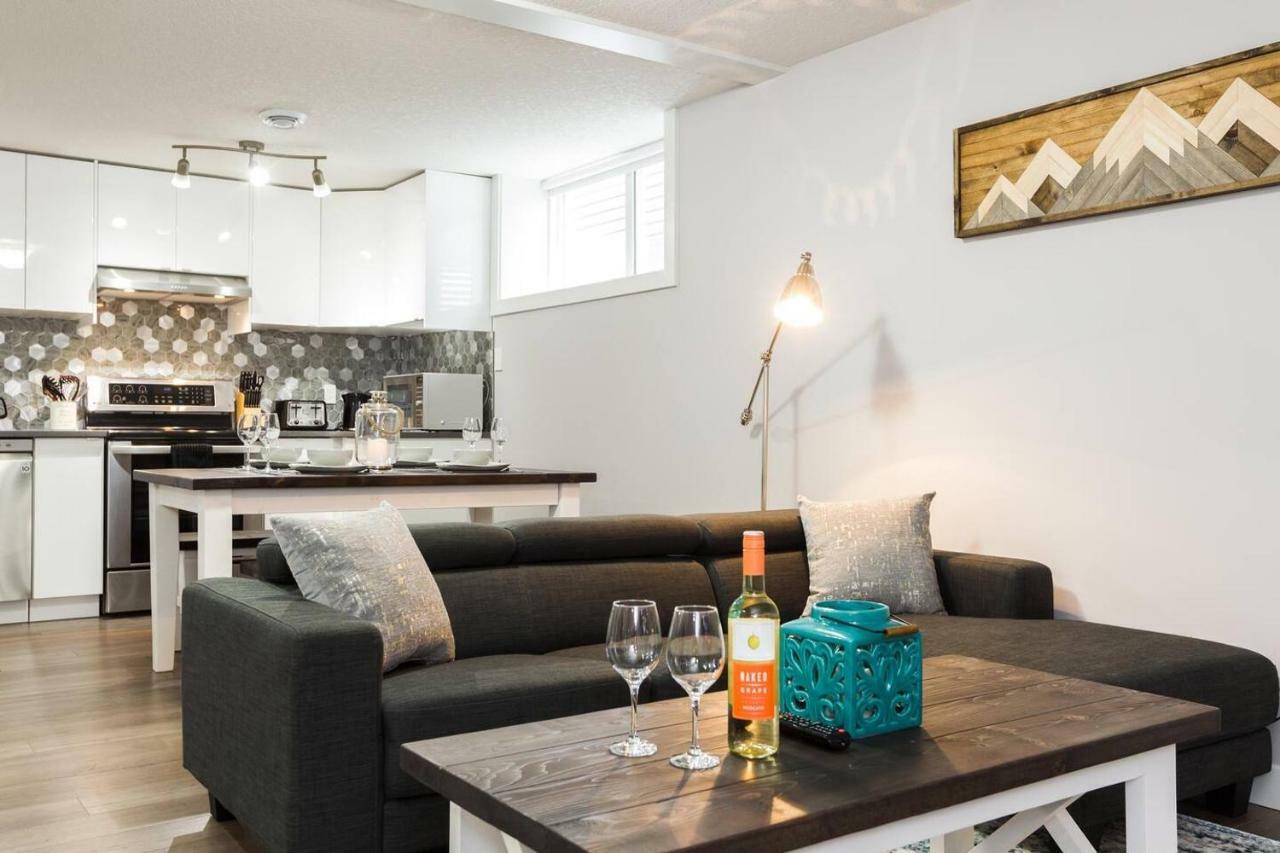 Modern Executive Suite I Complimentary Netflix & Parking! Edmonton Exteriér fotografie