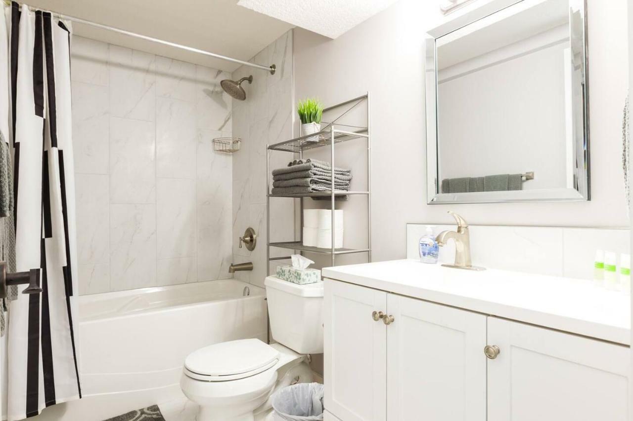 Modern Executive Suite I Complimentary Netflix & Parking! Edmonton Exteriér fotografie