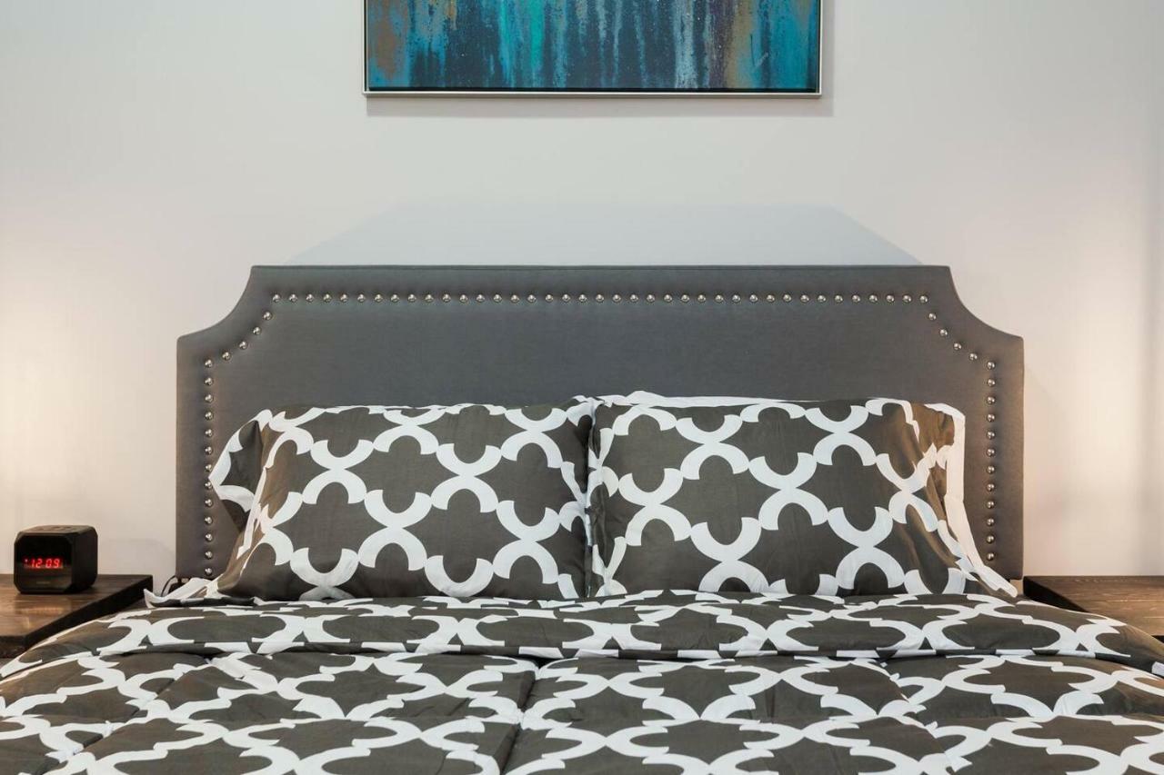 Modern Executive Suite I Complimentary Netflix & Parking! Edmonton Exteriér fotografie