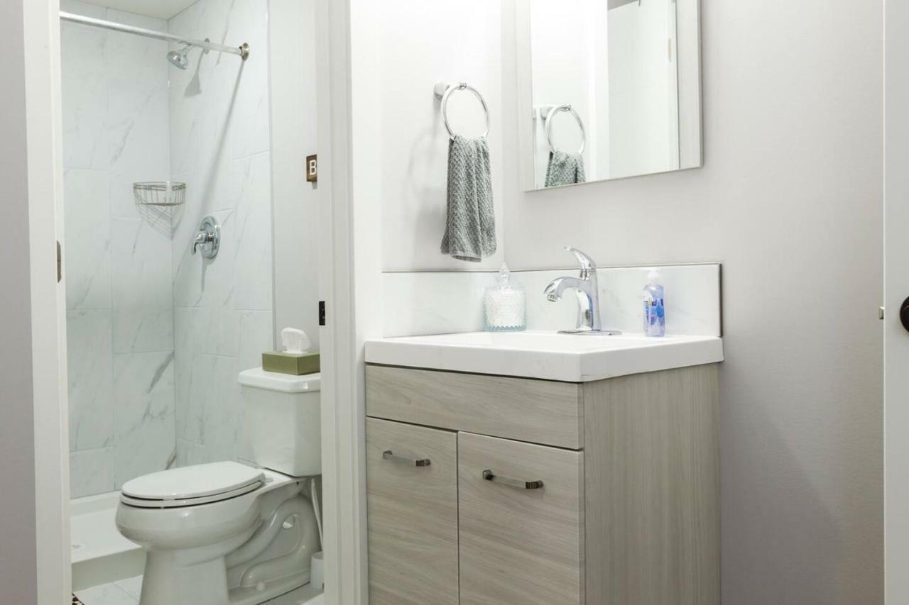 Modern Executive Suite I Complimentary Netflix & Parking! Edmonton Exteriér fotografie