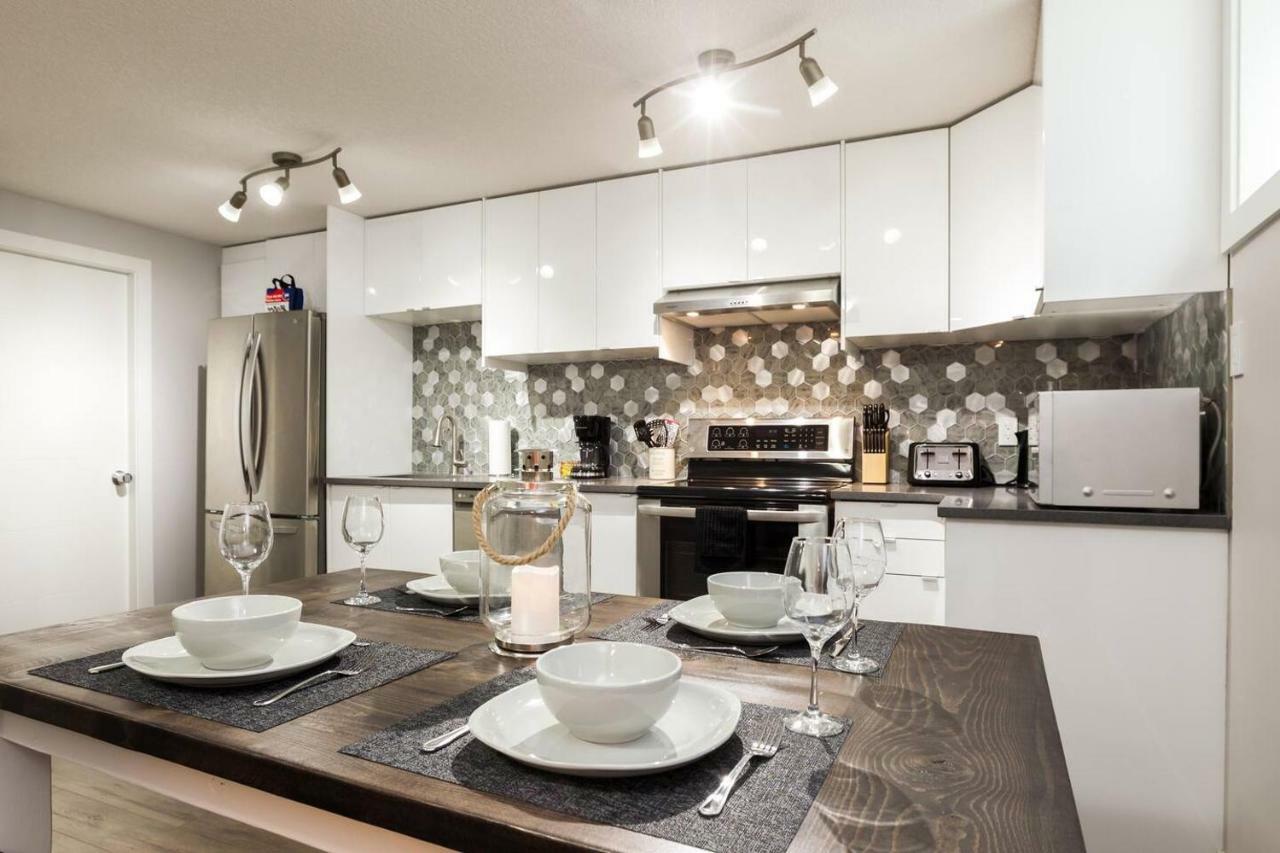 Modern Executive Suite I Complimentary Netflix & Parking! Edmonton Exteriér fotografie