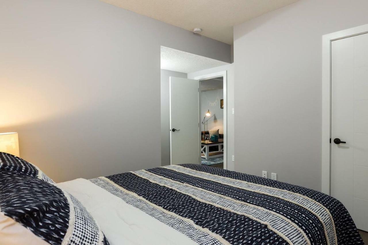 Modern Executive Suite I Complimentary Netflix & Parking! Edmonton Exteriér fotografie