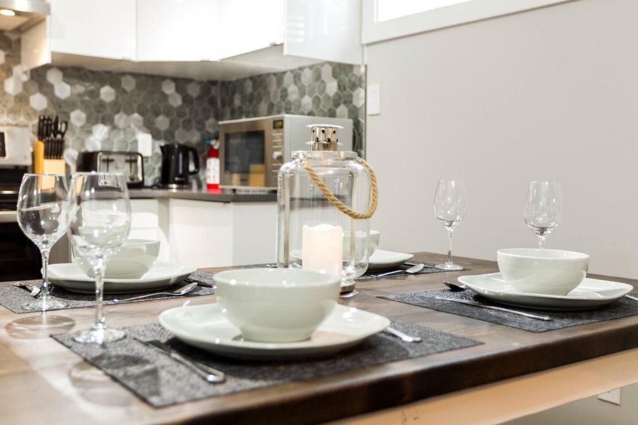 Modern Executive Suite I Complimentary Netflix & Parking! Edmonton Exteriér fotografie